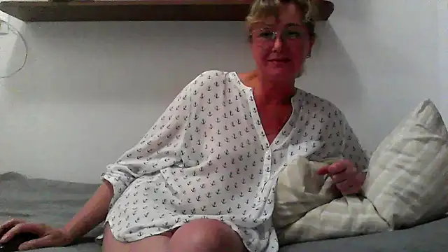 IrynaMolbertx online show from September 2025 07:31:01 PM