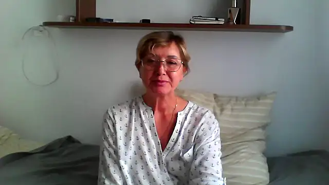 IrynaMolbertx online show from September 2025 01:39:02 PM