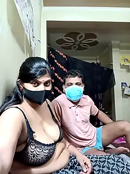 Snapshot of reena502 chatting on September 2025 04:40:01 AM reena502 online show from September 2025 04:40:01 AM