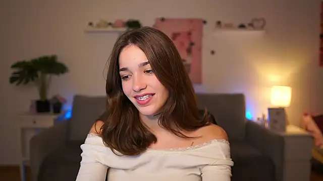 kissie cat online show from November 2025 07:14:02 PM