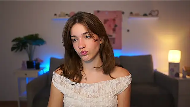 kissie cat online show from October 2025 01:23:01 PM