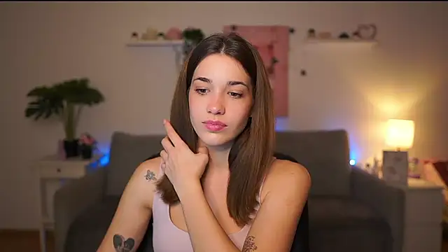 kissie cat online show from December 2025 02:05:02 PM