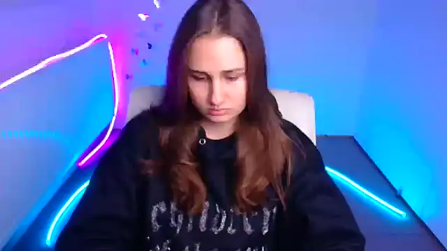 Stefanie Sweet online show from October 2025 05:28:01 AM