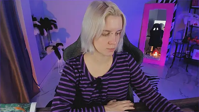 BethanyCloud online show from December 2025 05:17:02 AM