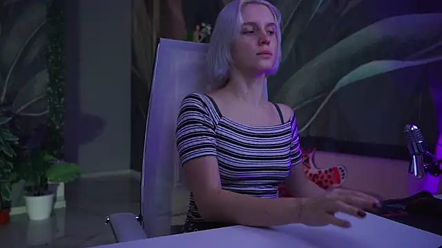 BethanyCloud online show from December 2025 05:42:01 AM