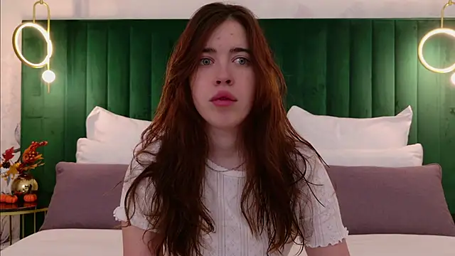 Snapshot of KimberlyBond chatting on September 2025 03:06:01 PM KimberlyBond online show from September 2025 03:06:01 PM