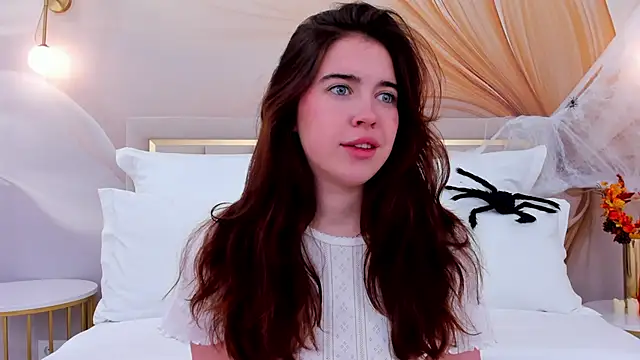 Snapshot of KimberlyBond chatting on October 2025 03:11:01 PM KimberlyBond online show from October 2025 03:11:01 PM