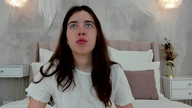 Snapshot of KimberlyBond chatting on September 2025 03:07:01 PM KimberlyBond online show from September 2025 03:07:01 PM