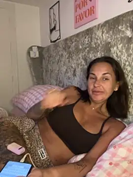 Snapshot of Rosieredxox chatting on May 2026 06:09:02 AM Rosieredxox online show from May 2026 06:09:02 AM