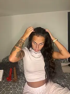 Rosieredxox online show from September 2025 06:06:01 PM