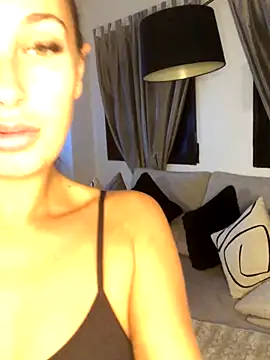 Rosieredxox online show from September 2025 03:45:02 AM