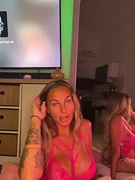 Snapshot of Rosieredxox chatting on July 2026 08:45:02 PM Rosieredxox online show from July 2026 08:45:02 PM