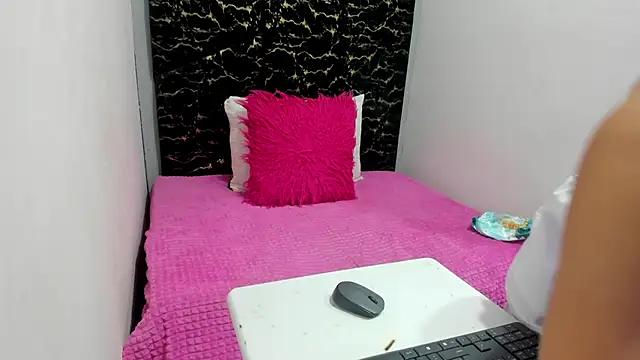 Snapshot of MiaCours chatting on July 2026 12:40:01 PM MiaCours online show from July 2026 12:40:01 PM