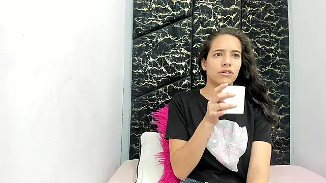 Snapshot of MiaCours chatting on July 2026 01:37:01 PM MiaCours online show from July 2026 01:37:01 PM