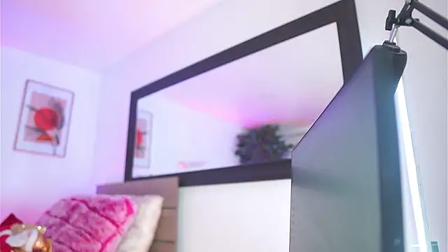 melissa laurent  online show from November 2025 12:31:02 PM