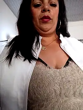 Mia-Glow online show from September 2025 02:57:02 PM