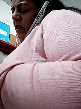 Mia-Glow online show from October 2025 02:07:01 PM