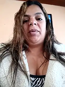 Mia-Glow online show from February 2026 11:41:01 AM