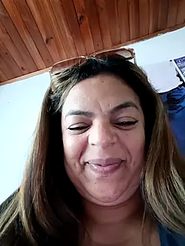 Mia-Glow online show from February 2026 01:40:01 PM