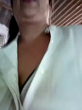 Mia-Glow online show from March 2026 06:44:02 PM