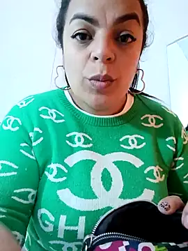 Mia-Glow online show from September 2025 02:06:01 PM