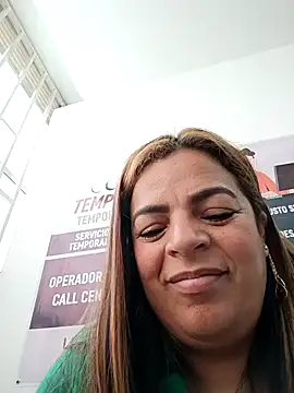 Mia-Glow online show from November 2025 12:09:02 PM