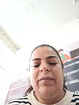 Mia-Glow online show from January 2026 12:41:02 PM