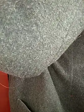 Mia-Glow online show from November 2025 01:05:01 PM