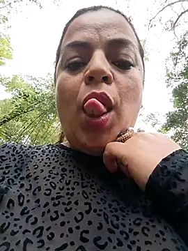 Mia-Glow online show from February 2026 01:11:02 PM