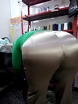 Mia-Glow online show from December 2025 12:04:01 PM