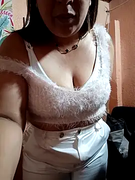 Mia-Glow online show from November 2025 12:09:02 PM