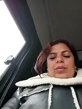 Mia-Glow online show from October 2025 12:17:01 PM