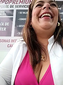 Mia-Glow online show from December 2025 12:18:02 PM