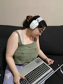 Snapshot of DannaBakes chatting on July 2026 08:19:01 PM DannaBakes online show from July 2026 08:19:01 PM