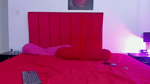 Snapshot of AndretiiAndCamila chatting on November 2025 01:48:02 PM AndretiiAndCamila online show from November 2025 01:48:02 PM