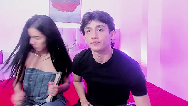 Snapshot of AndretiiAndCamila chatting on October 2025 08:10:01 PM AndretiiAndCamila online show from October 2025 08:10:01 PM