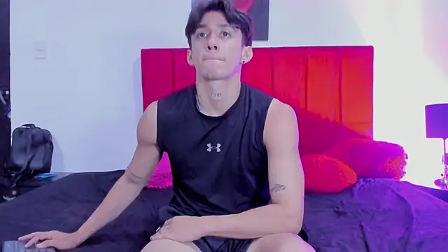 Snapshot of AndretiiAndCamila chatting on November 2025 01:15:01 PM AndretiiAndCamila online show from November 2025 01:15:01 PM