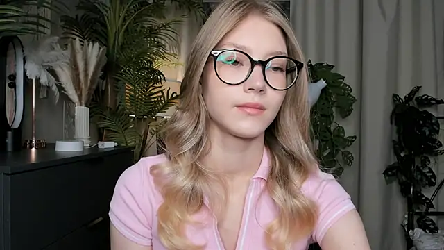 Snapshot of ChinBonnell chatting on September 2025 05:46:02 AM ChinBonnell online show from September 2025 05:46:02 AM