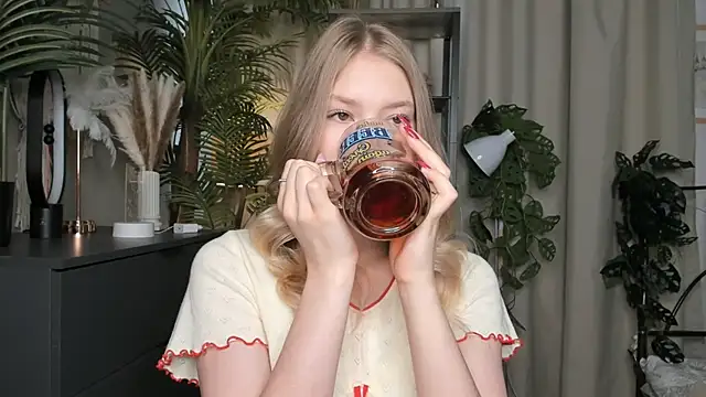 Snapshot of ChinBonnell chatting on September 2025 05:47:01 AM ChinBonnell online show from September 2025 05:47:01 AM