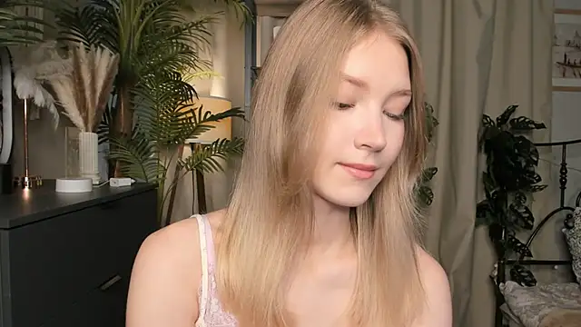 Snapshot of ChinBonnell chatting on October 2025 05:42:01 AM ChinBonnell online show from October 2025 05:42:01 AM