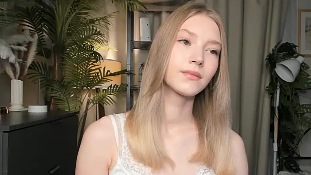 Snapshot of ChinBonnell chatting on November 2025 05:44:02 AM ChinBonnell online show from November 2025 05:44:02 AM