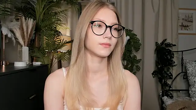 Snapshot of ChinBonnell chatting on September 2025 05:44:02 AM ChinBonnell online show from September 2025 05:44:02 AM