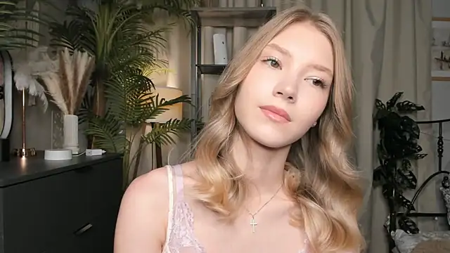 Snapshot of ChinBonnell chatting on October 2025 05:44:01 AM ChinBonnell online show from October 2025 05:44:01 AM