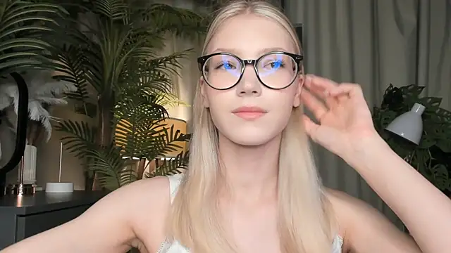 Snapshot of ChinBonnell chatting on November 2025 05:41:01 AM ChinBonnell online show from November 2025 05:41:01 AM