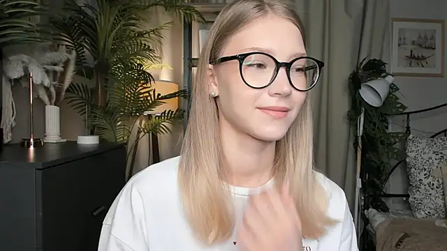 Snapshot of ChinBonnell chatting on October 2025 05:51:02 AM ChinBonnell online show from October 2025 05:51:02 AM