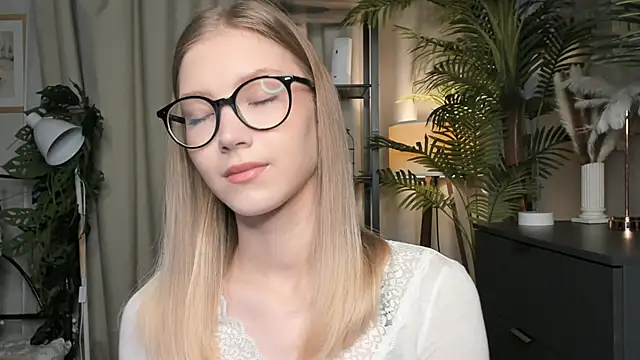 Snapshot of ChinBonnell chatting on October 2025 05:50:02 AM ChinBonnell online show from October 2025 05:50:02 AM