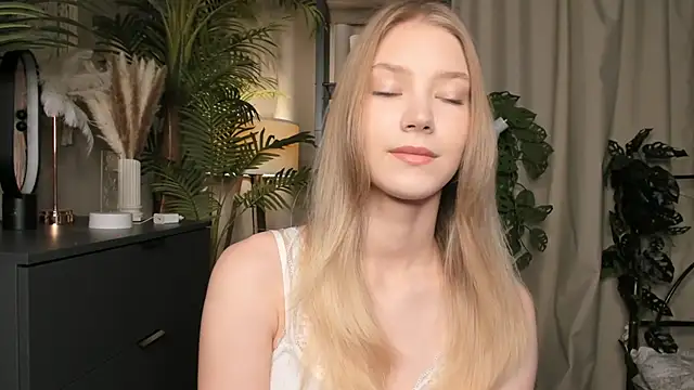 Snapshot of ChinBonnell chatting on October 2025 05:41:01 AM ChinBonnell online show from October 2025 05:41:01 AM