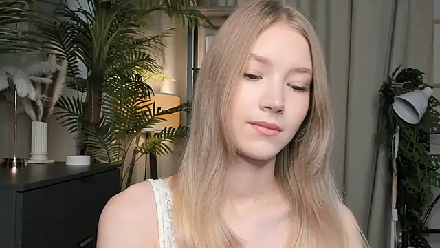 Snapshot of ChinBonnell chatting on October 2025 05:41:01 AM ChinBonnell online show from October 2025 05:41:01 AM