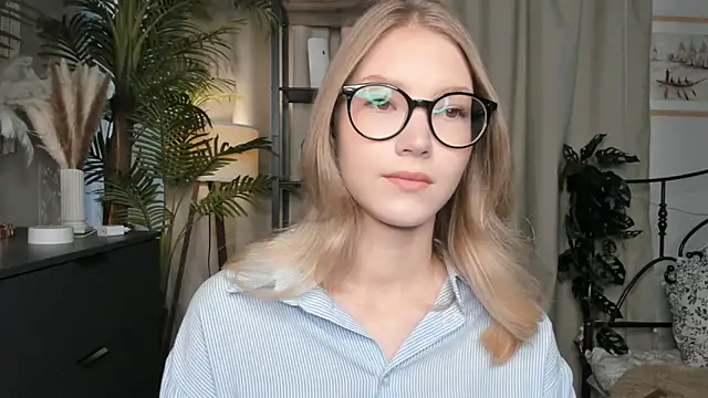 Snapshot of ChinBonnell chatting on October 2025 05:42:02 AM ChinBonnell online show from October 2025 05:42:02 AM