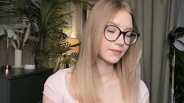 Snapshot of ChinBonnell chatting on November 2025 05:44:01 AM ChinBonnell online show from November 2025 05:44:01 AM